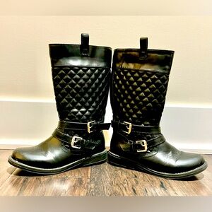 Little girls black leather pleated zip up boots. Size 2.